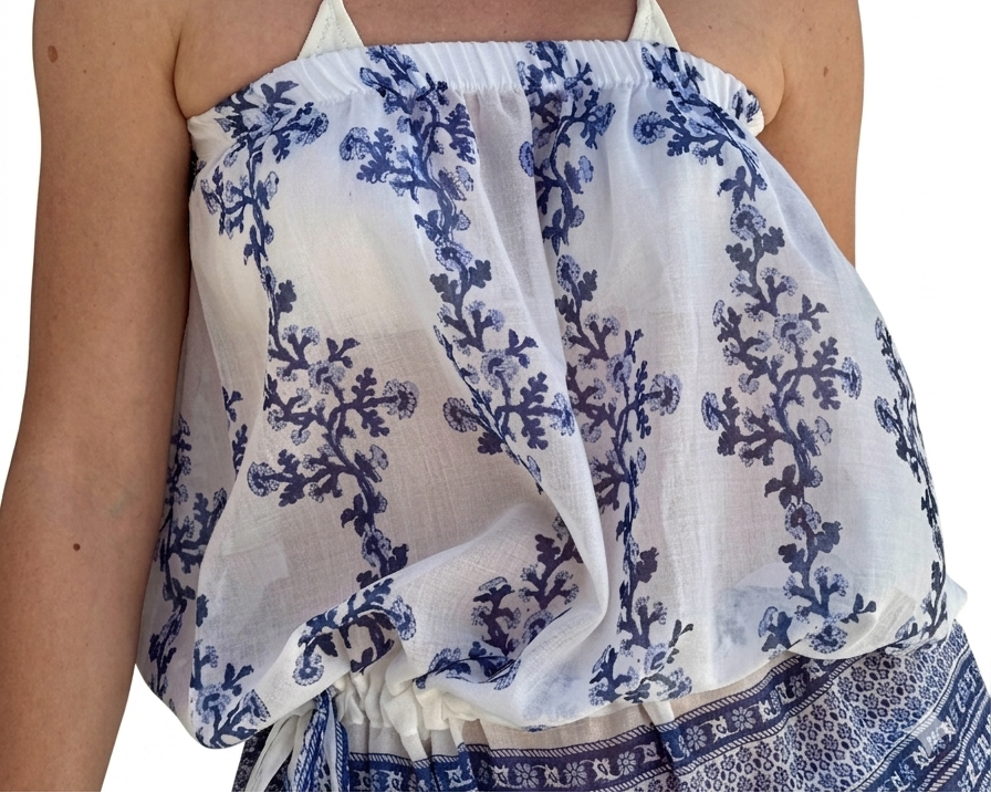 Beachwear Versatile con Stampa Floreale e Dettagli a Contrasto