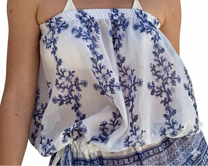 Beachwear Versatile con Stampa Floreale e Dettagli a Contrasto