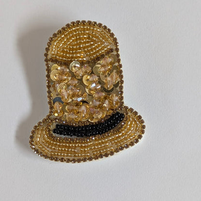 Spilla per capi unisex, Chapeau