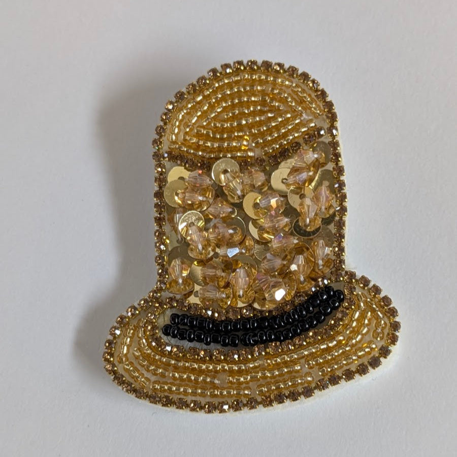 Spilla per capi unisex, Chapeau