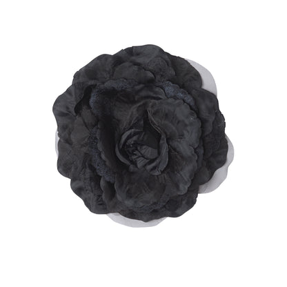 Spilla fiore in tessuto nero – Accessorio sartoriale elegante