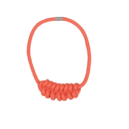 Collana artigianale intrecciata rossa – Nodo doppio