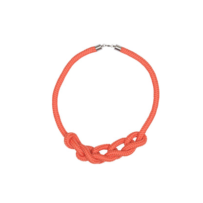 Collana artigianale intrecciata rossa – Nodo doppio