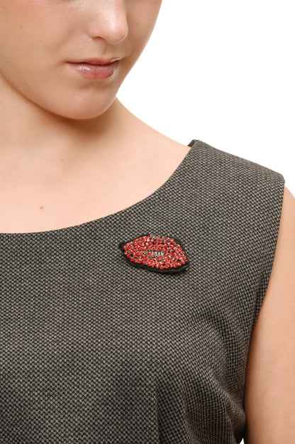 Spilla ricamata a mano con perline a forma di bocca – Accessorio moda originale